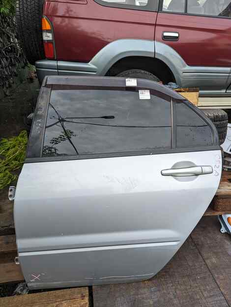 Купить Дверь для Mitsubishi Lancer Cedia Купить Дверь для Mitsubishi Lancer Cedia