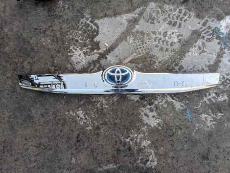 Купить Накладка 5-й двери для Toyota Noah Купить Накладка 5-й двери для Toyota Noah
