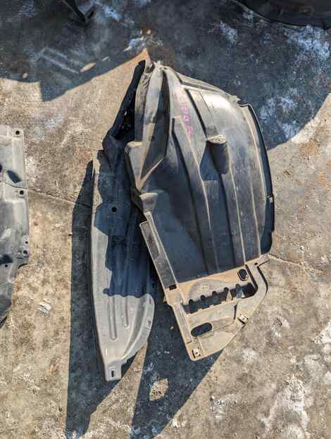 Купить Подкрылок для Honda Mobilio Spike