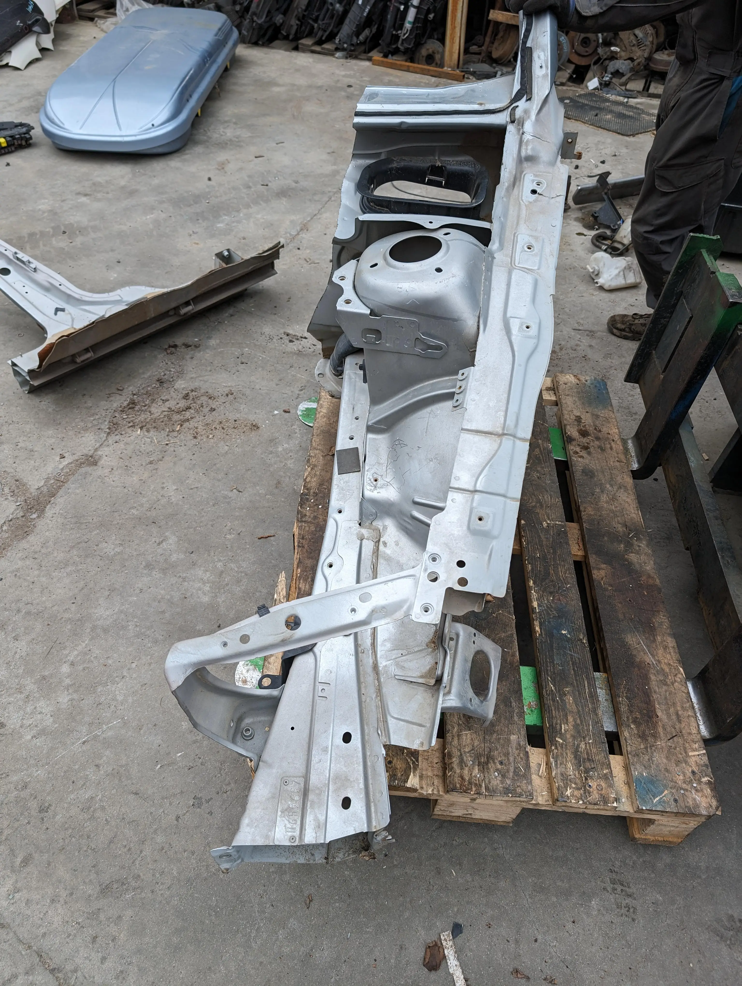 Купить Лонжерон Volvo XC70 SZ59 Код заказа 32275