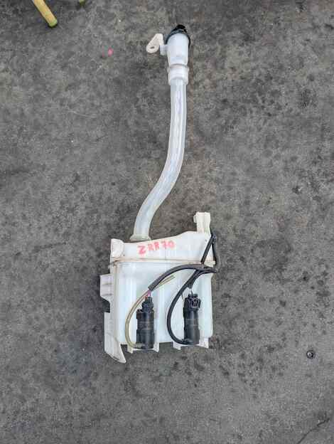 Купить Бачок стеклоомывателя для Toyota Noah