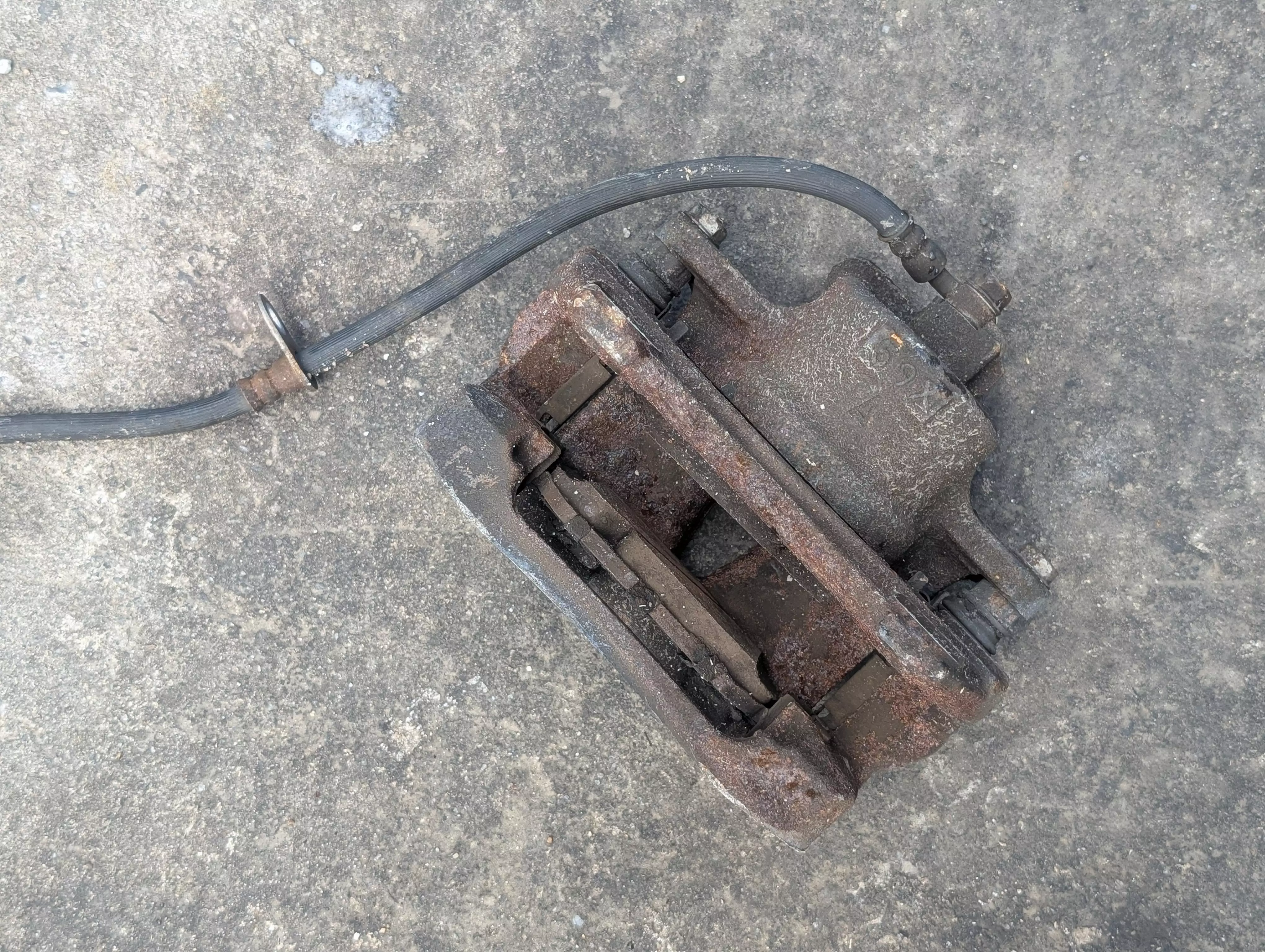 Купить Суппорт Toyota Wish ZNE10G Код заказа 68296